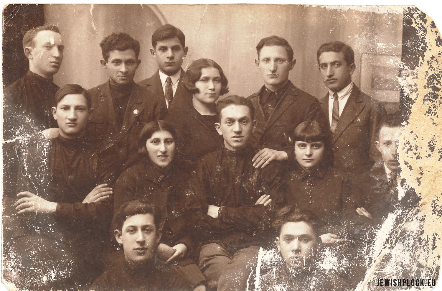 Members of the Płock branch of Hechaluc - Pioneer, 1931 (photo from the collection of the Emanuel Ringelblum Jewish Historical Institute in Warsaw), JewishPlock.eu