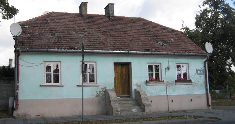 The walls of this small building witnessed great love and paralyzing fear. The municipality of Płock must save it.