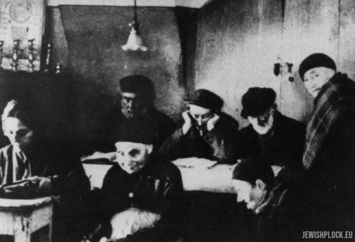 Pensjonariusze przytułku dla starców i kalek ("Plotzk (Płock). A History of an Ancient Jewish Community in Poland", red. Eliyahu Eisenberg)