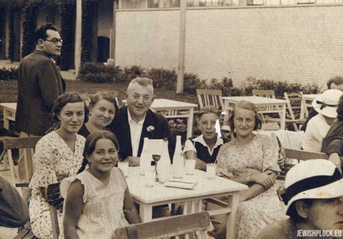 Rodzina Brygart: Dwojra Ides, Lajzer, Ruchla (starsza), Samek (klęczy) i Chanka, około 1937 roku