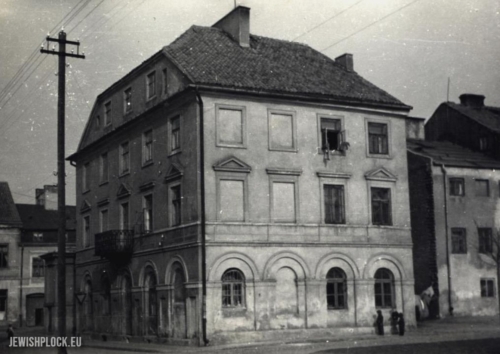 Budynek przy ulicy Józefa Kwiatka 25, fot. B. Bieniewska, 1953 rok, z archiwum Wojewódzkiego Urzędu Ochrony Zabytków, Delegatura w Płocku