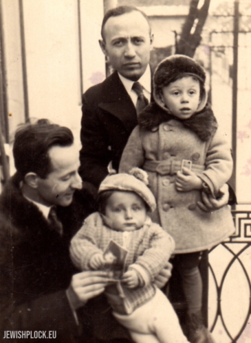 Kuba z ojcem Symchą na balkonie rodziny Kowalskich, Płock, 1936 r. 