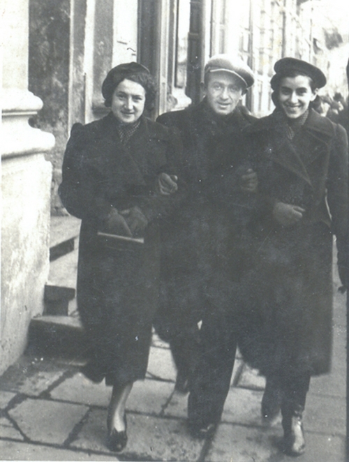 Anna Nelkin w towarzystwie Chaji Rechtman i znajomego, 15 stycznia 1938 r.