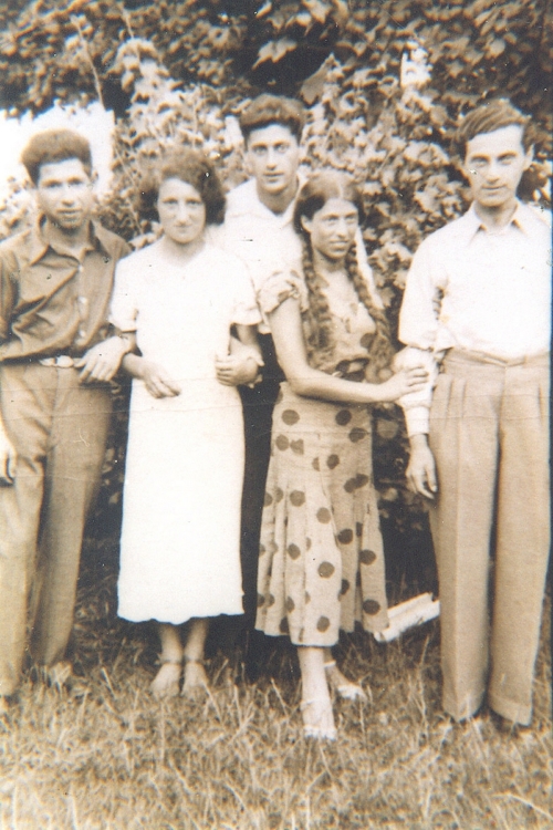 Anna Nelkin (druga od lewej) z kolegami, 27 czerwca 1936 r.