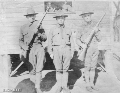 Fiszel Gerszon (Philip) Nordenberg podczas ćwiczeń ze swoim pułkiem w Camp Gordon w stanie Georgia w grudniu 1917 roku. Fotografia ze zbiorów prywatnych Neila Bassa